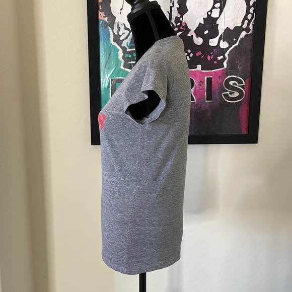 Cute 5th & Ocean Vintage Look Philadelphia Phillies Gray Tee Shirt Size Large - Picture 3 of 9